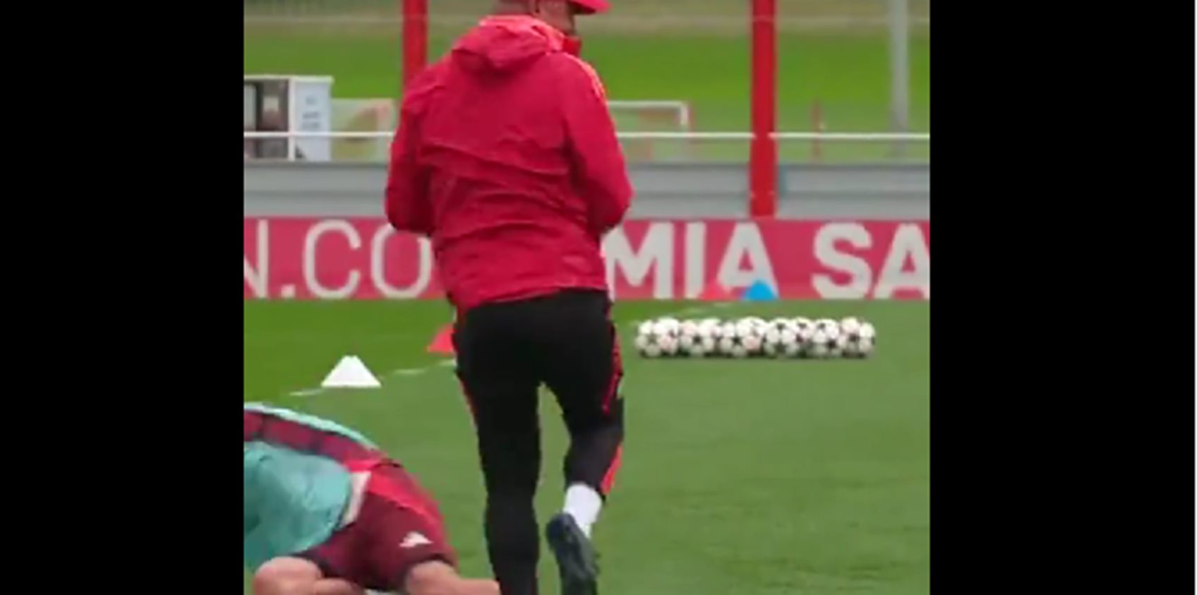 Παίκτης της Μπάγερν Μονάχου πήγε να… ξεκάνει με τάκλιν τον Κομπανί! (vid)