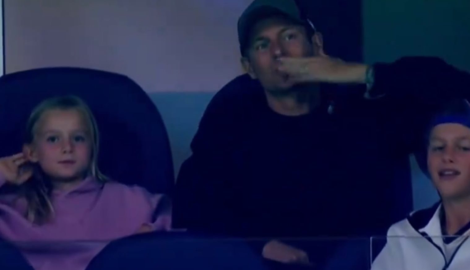 Δάκρυσαν τα… τσιμέντα στο «Μπερναμπέου»: Χαμός στην επιστροφή του Κρόος! (vid)