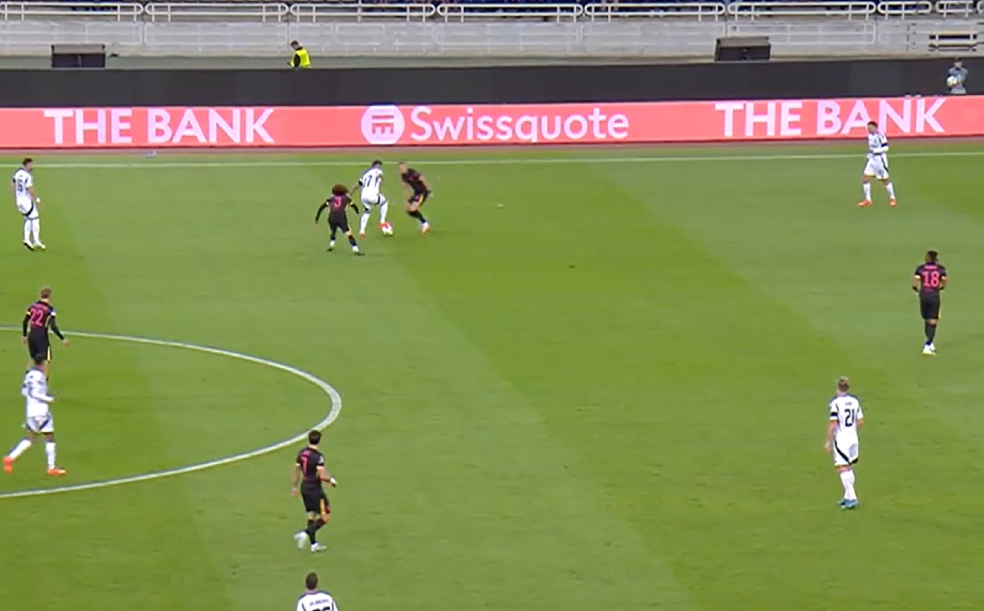 Η προσποίηση του Μαντσίνι στον mister 100 εκατ. ευρώ Μούντρικ (vid)