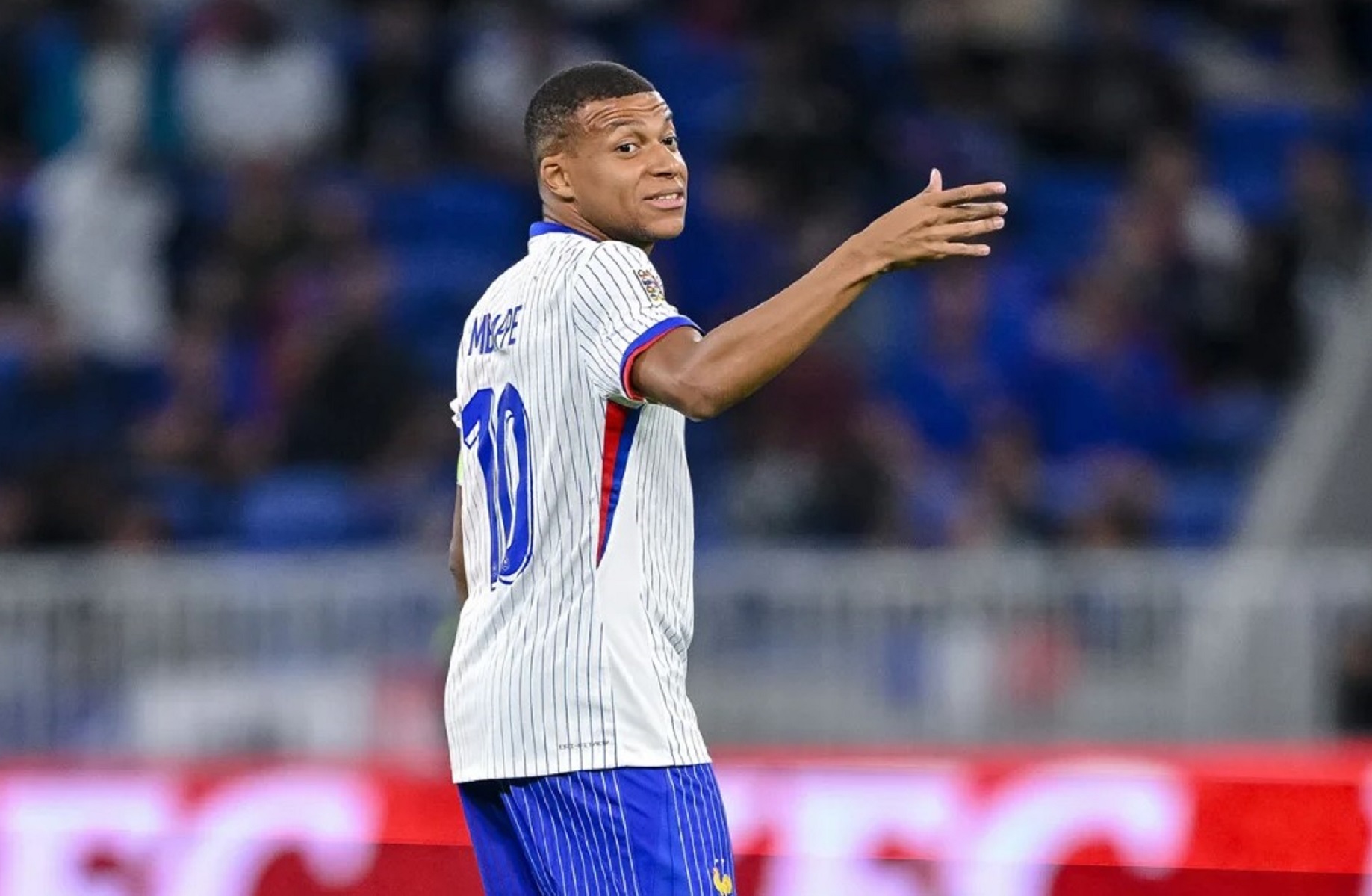 Σάλος με Μπαπέ: Το… έτσουζε, ενώ έπαιζε η Γαλλία! (pic)