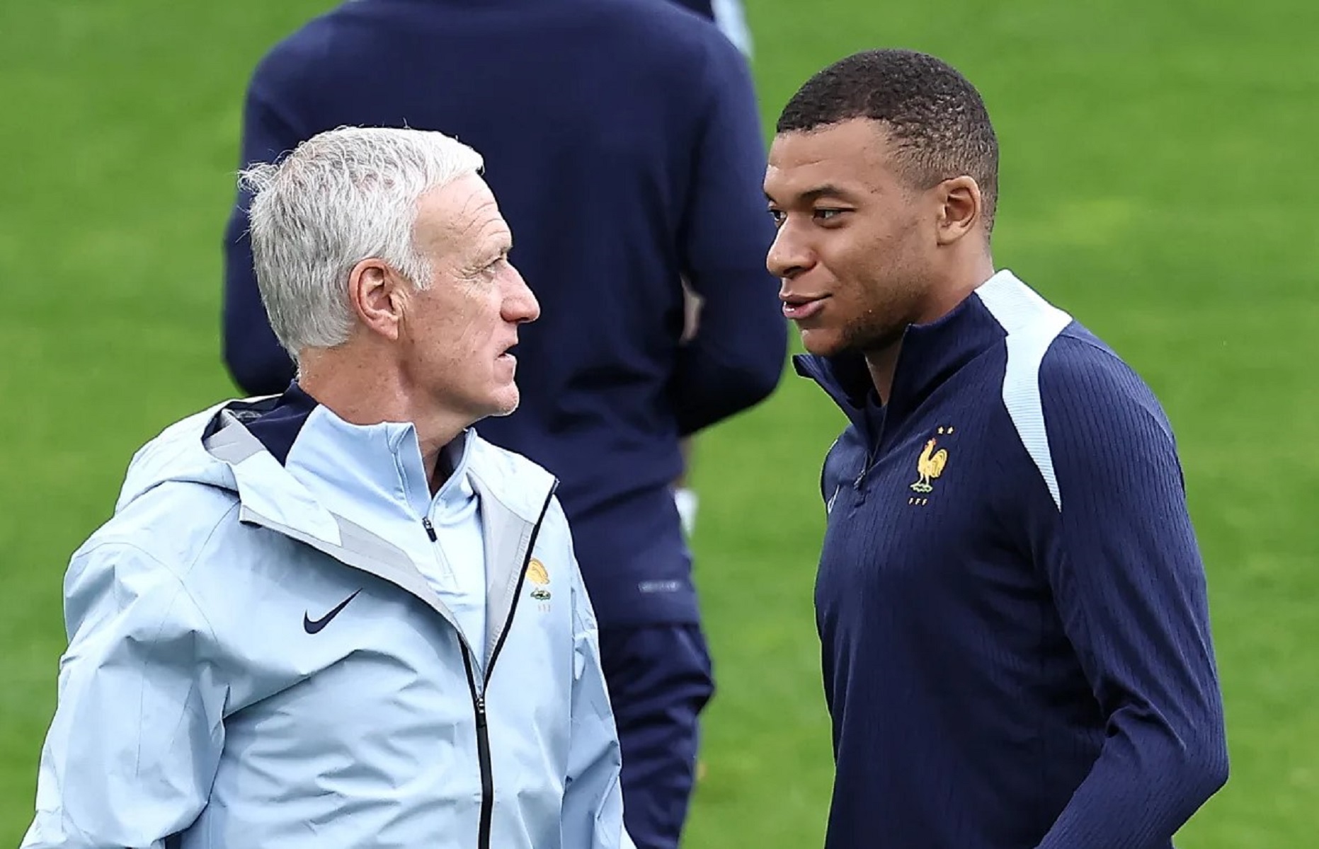 «Ασπίδα» Ντεσάν σε Μπαπέ: «Κάποιοι τα ρίχνουν όλα πάνω του»