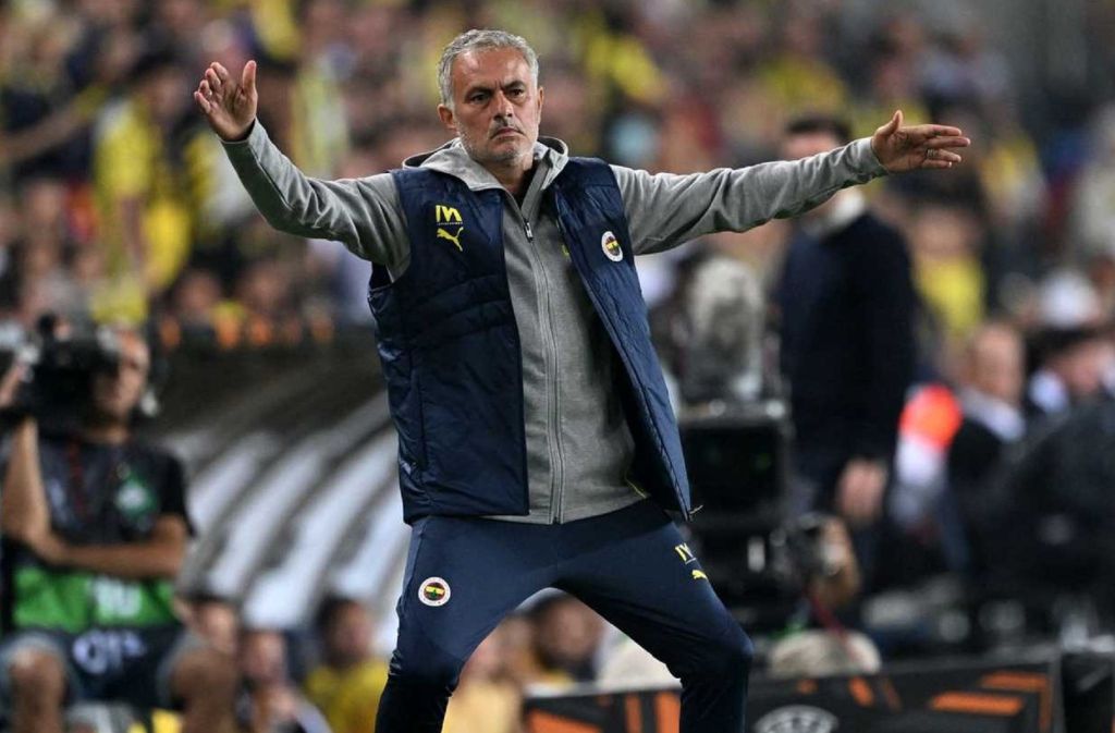 Η… περίεργη καθημερινότητα του Μουρίνιο στην Τουρκία! (pic)