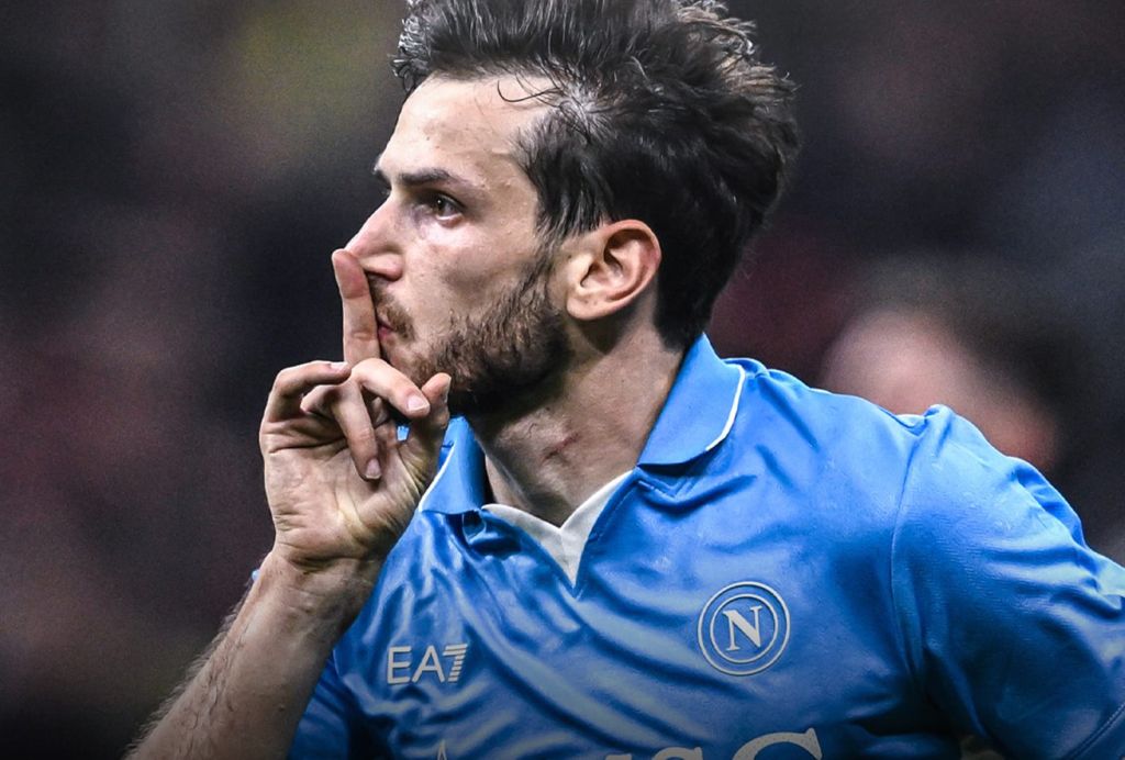 Bella Napoli, με τέτοια «διπλά» κάνει όνειρα τρελά! (vids)