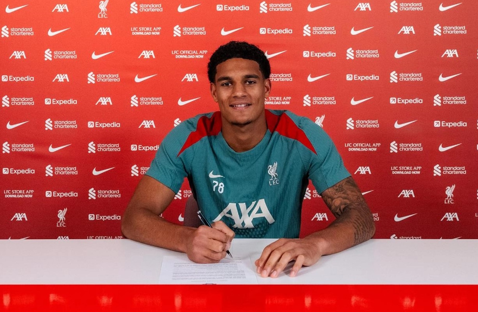 Επίσημο: «Έδεσε» το στόπερ του… μέλλοντος της η Λίβερπουλ! (pic)