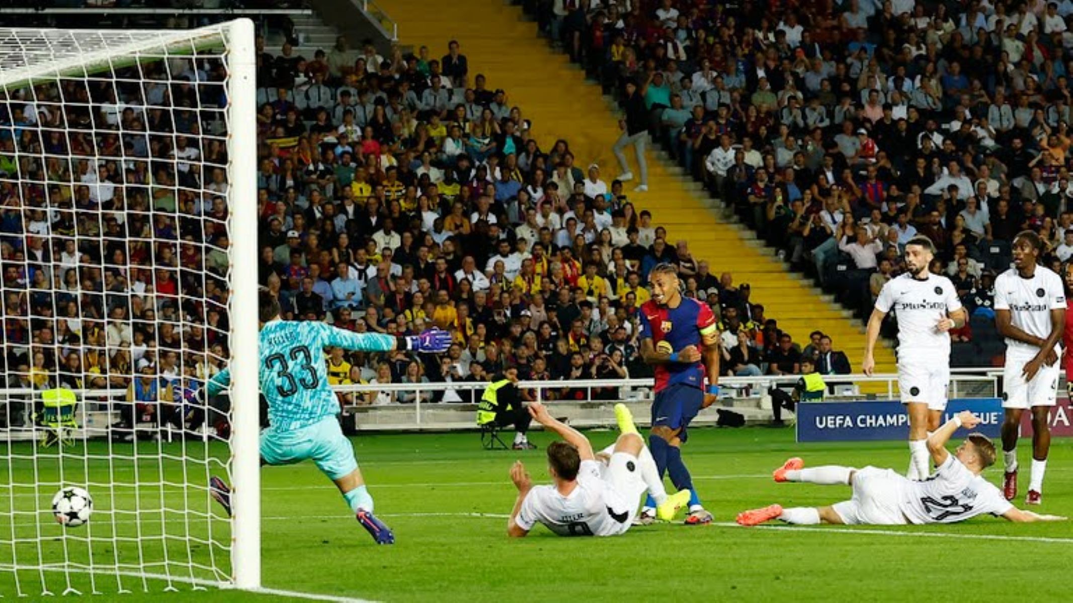 Η Μπαρτσελόνα διέλυσε τη Γιουνγκ Μπόις μέσα σε ένα ημίχρονο (vid)