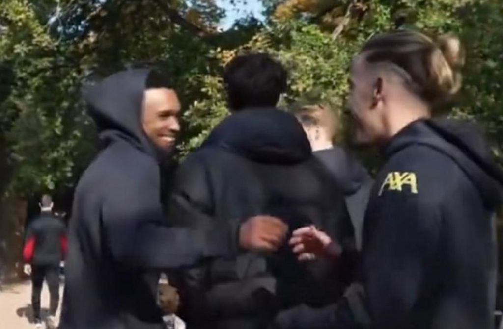 Λίβερπουλ: «Πάγωσαν» με το αστείο του Τσιμίκα – Τους… τρέλανε ο Έλληνας σταρ (vid)