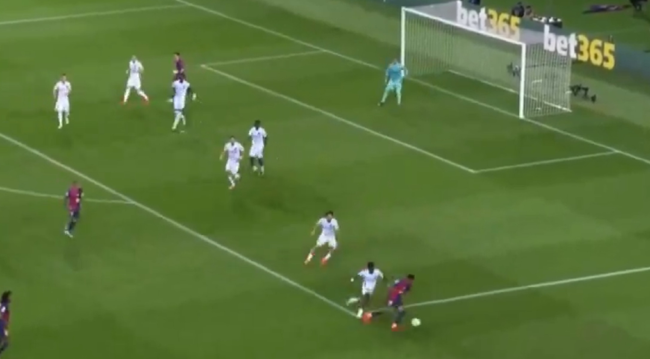 Οι απίθανες «σακούλες» του Γιαμάλ – Έστειλε… Ελβετία τους παίκτες της Γιουνγκ Μπόις (vid)