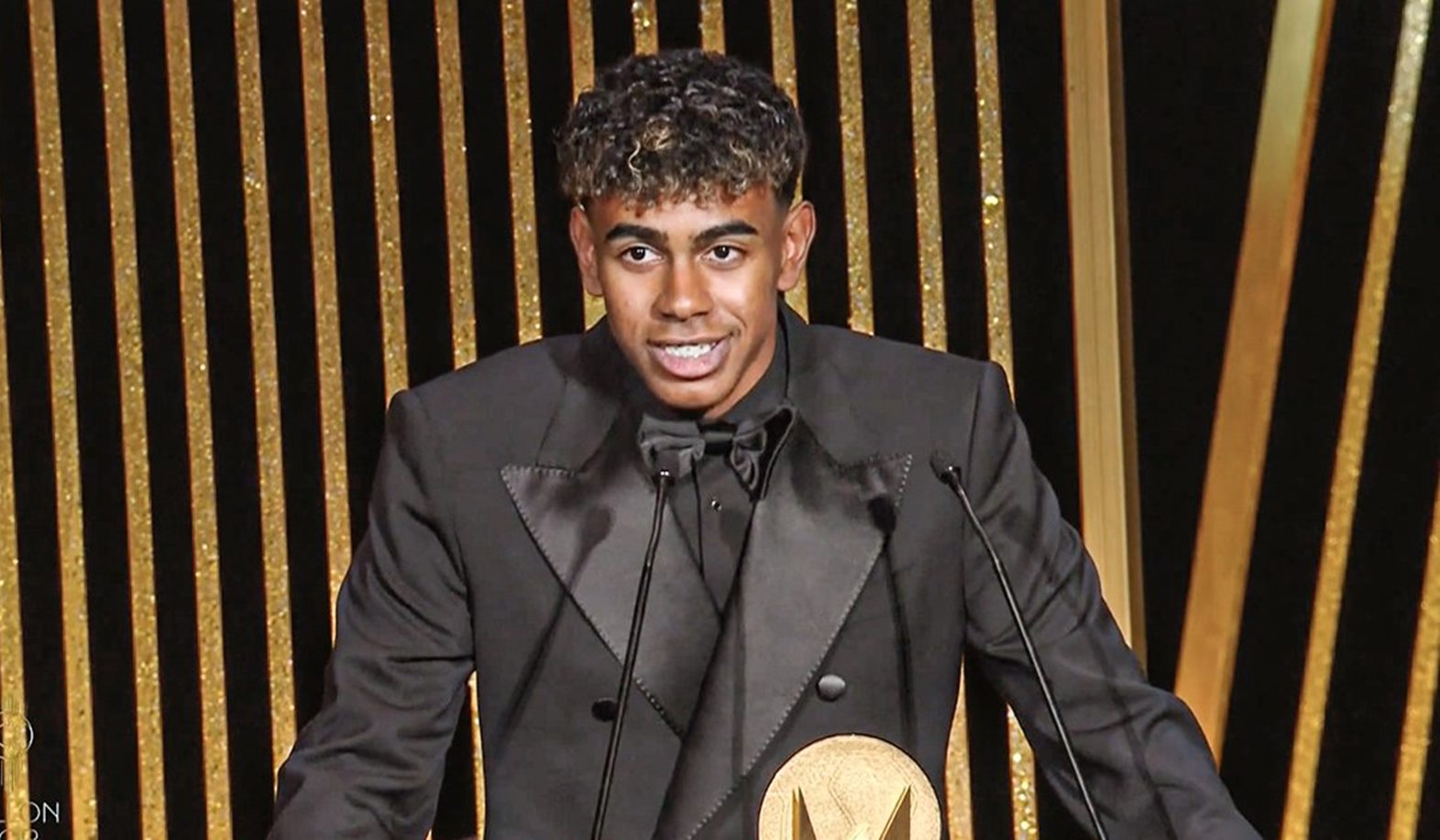 Μεγάλη διάκριση για τον Γιαμάλ: Το βραβείο Kopa στα χέρια του! (pic/vid)