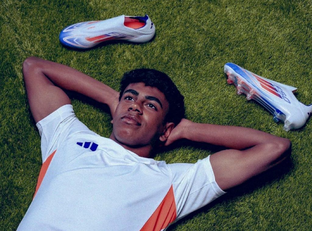 H Adidas σφράγισε το ποδοσφαιρικό της μέλλον με Γιαμάλ (pics)