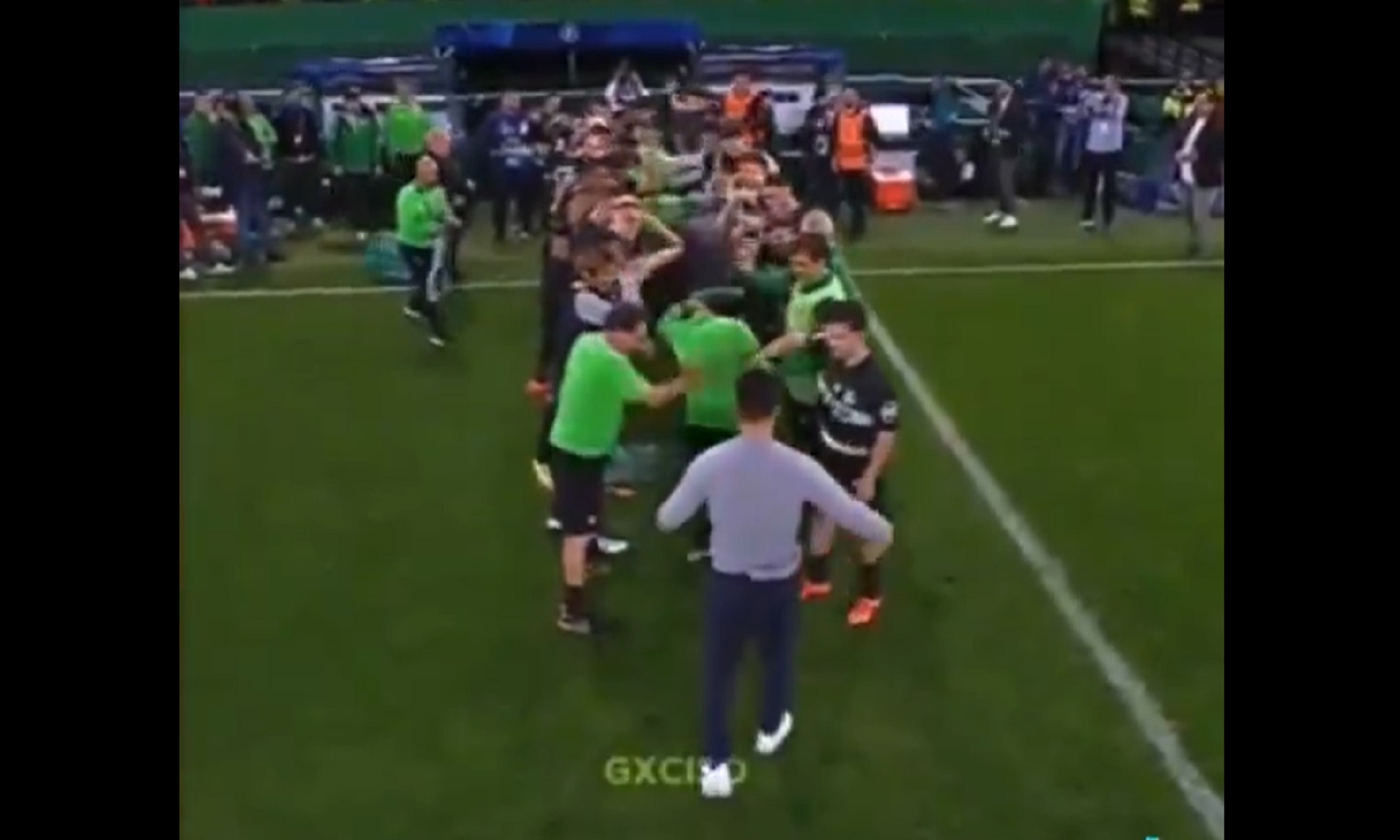 Η Σπόρτινγκ έκανε pasillo στον Αμορίμ και εκείνος ντρεπόταν να περάσει από μέσα (vid)