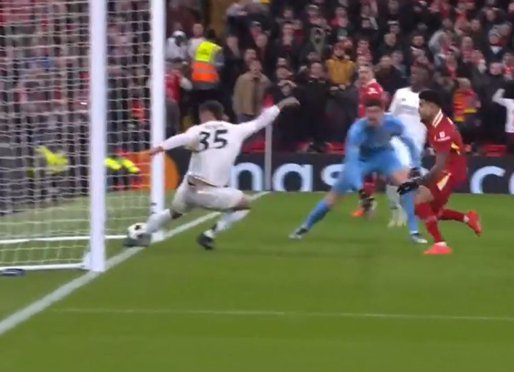 Ο Ασένσιο γλίτωσε τη Ρεάλ Μαδρίτης από βέβαιο γκολ (vid)