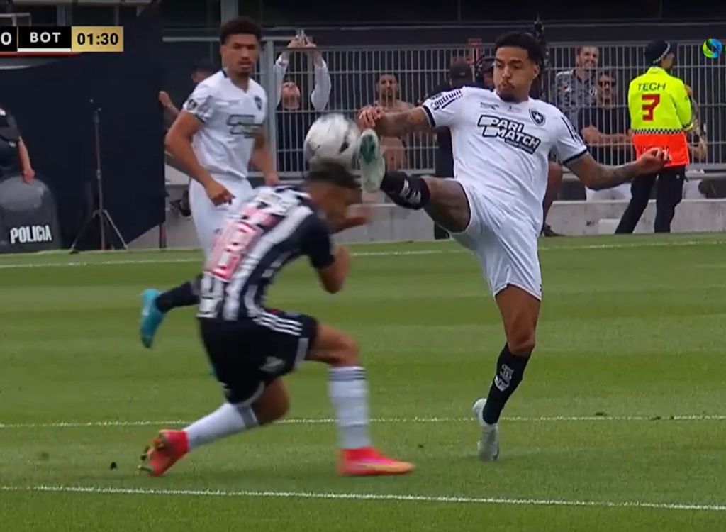 Κλοτσιά για… θάνατο στη Βραζιλία, κόκκινη στα 30” στον τελικό του Copa Libertadores (vid)