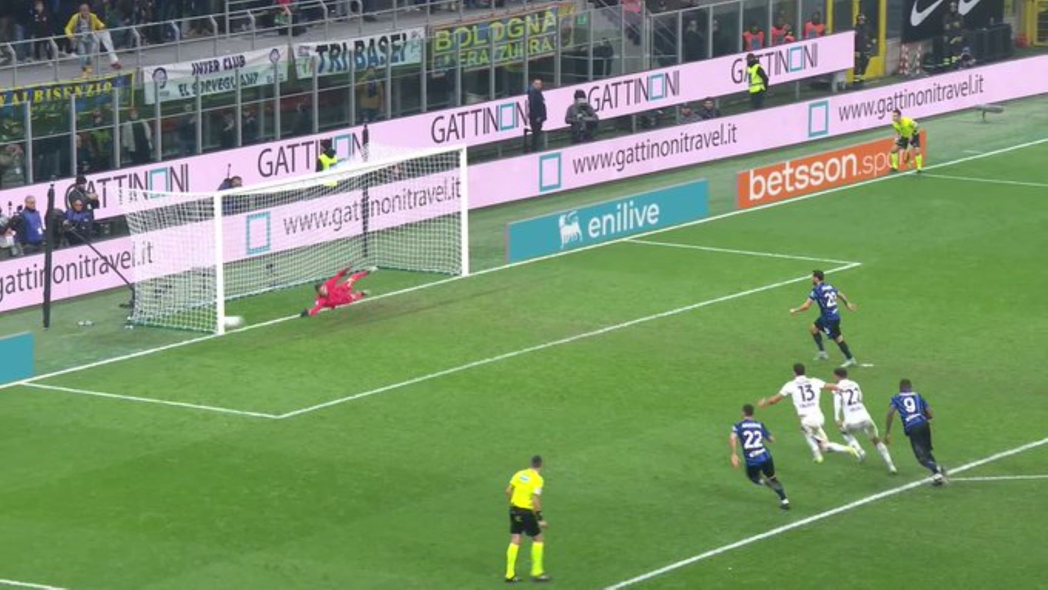 Ίντερ – Νάπολι: Από ωραίος… μοιραίος ο Τσαλχάνογλου, πρώτη φορά χάνει πέναλτι (vid)