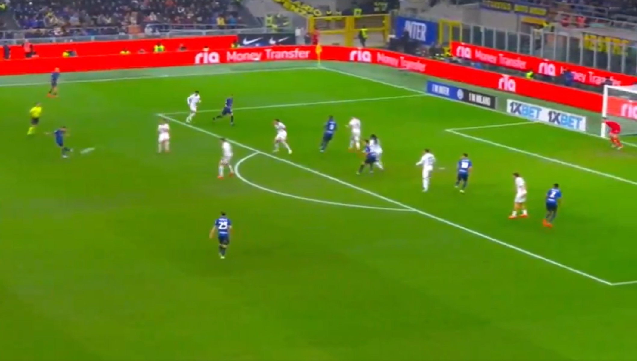 Η οβίδα του Τσαλχάνογλου… διέλυσε το τέρμα της Νάπολι (vid)