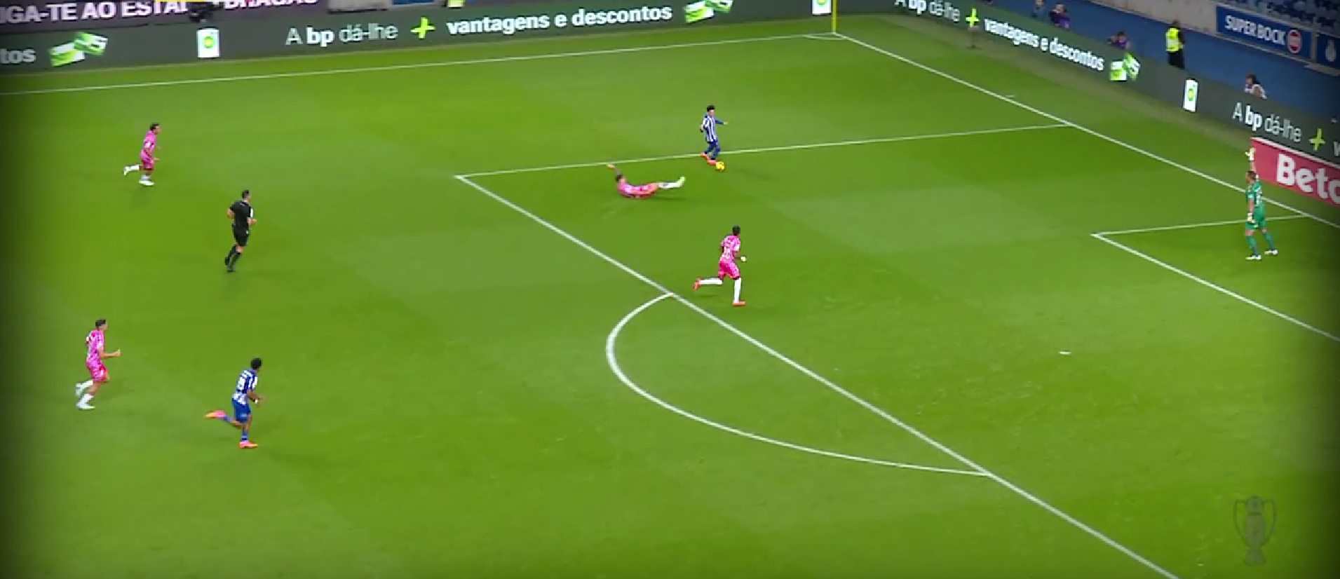 Υπάρχει και αυτό το ποδόσφαιρο: Μεγαλείο καρδιάς από παίκτη της Πόρτο! (vid)