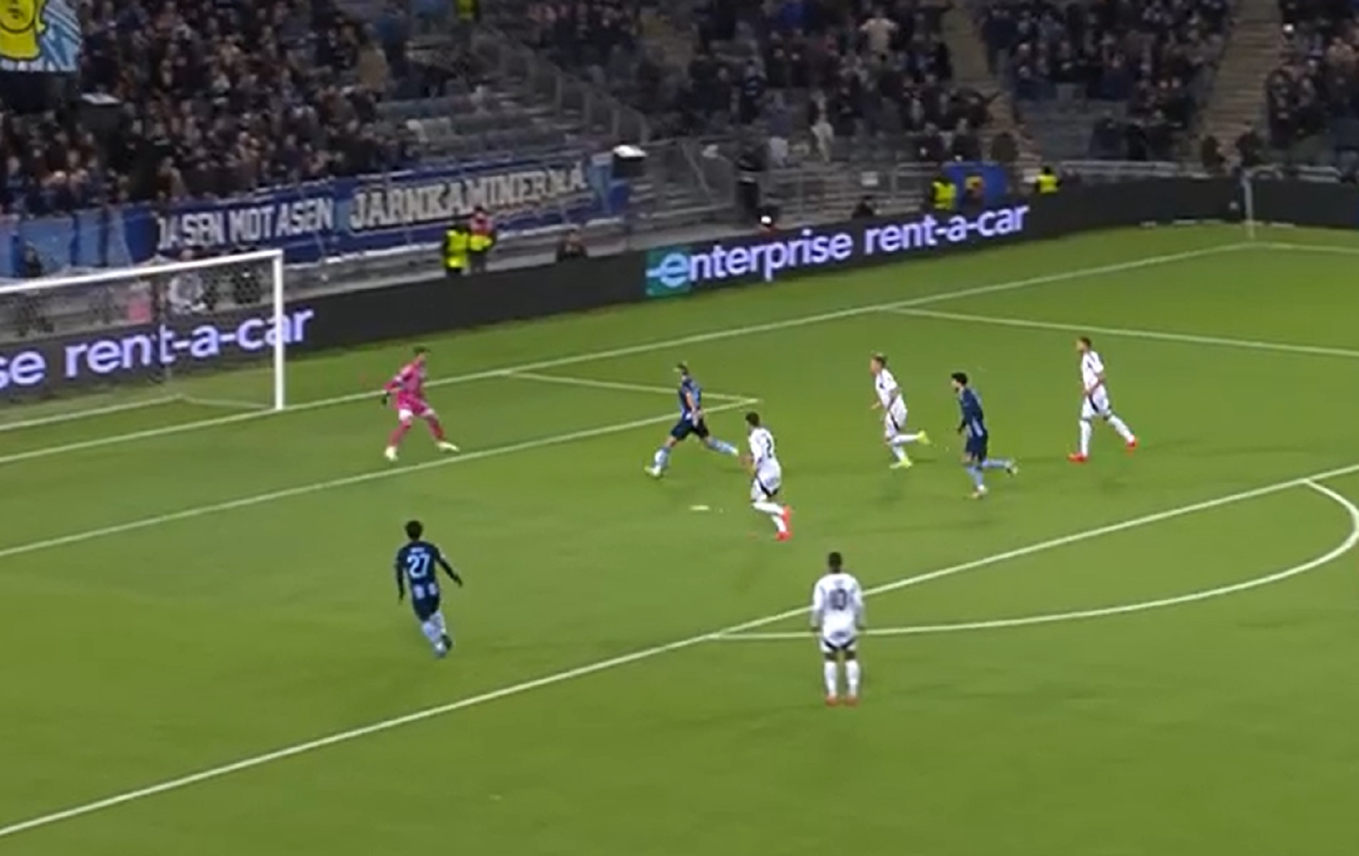 Τα έκανε… μαντάρα ο Μλαντένοβιτς – Ισοφάρισε η Τζουργκάρντεν (vid)