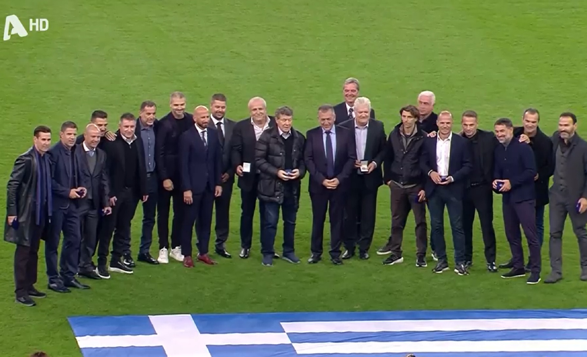 Βραβεύτηκαν οι Legends – Ο Ρεχάγκελ αποθέωσε τη σημερινή Εθνική (vid)