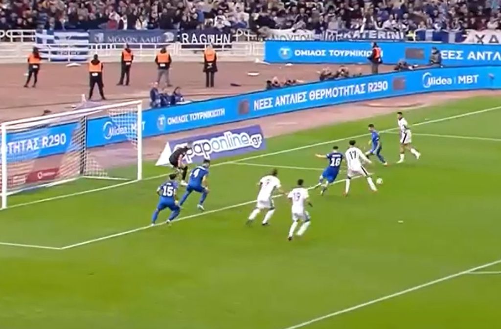 To μαγικό γκολ με τακουνάκι του Τζόουνς – Χειροκρότημα στο ΟΑΚΑ (vid)