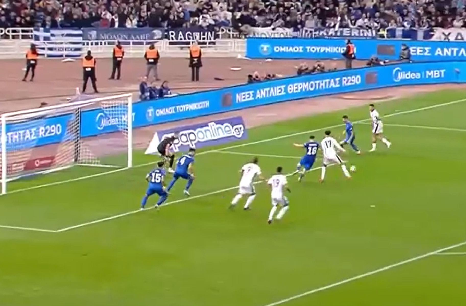 To μαγικό γκολ με τακουνάκι του Τζόουνς – Χειροκρότημα στο ΟΑΚΑ (vid)