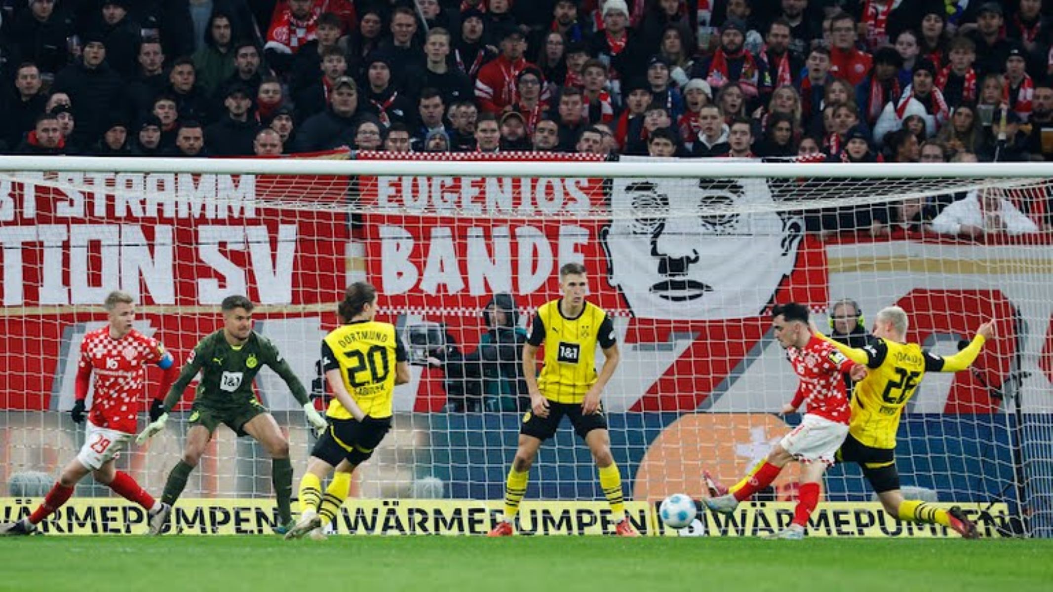 Η Μάιντζ «σμπαραλιάζει» την πληγωμένη άμυνα της Ντόρτμουντ (vid)