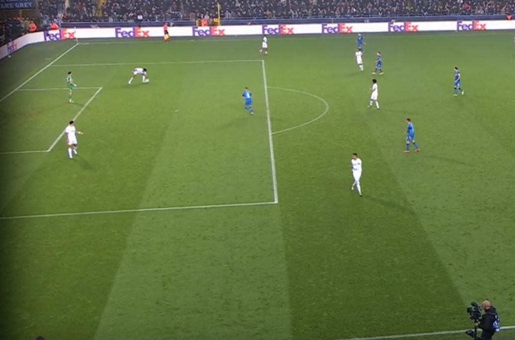 Μυθική γκάφα του Μινγκς – Έπιασε την μπάλα με τα χέρια στην περιοχή! (vid)