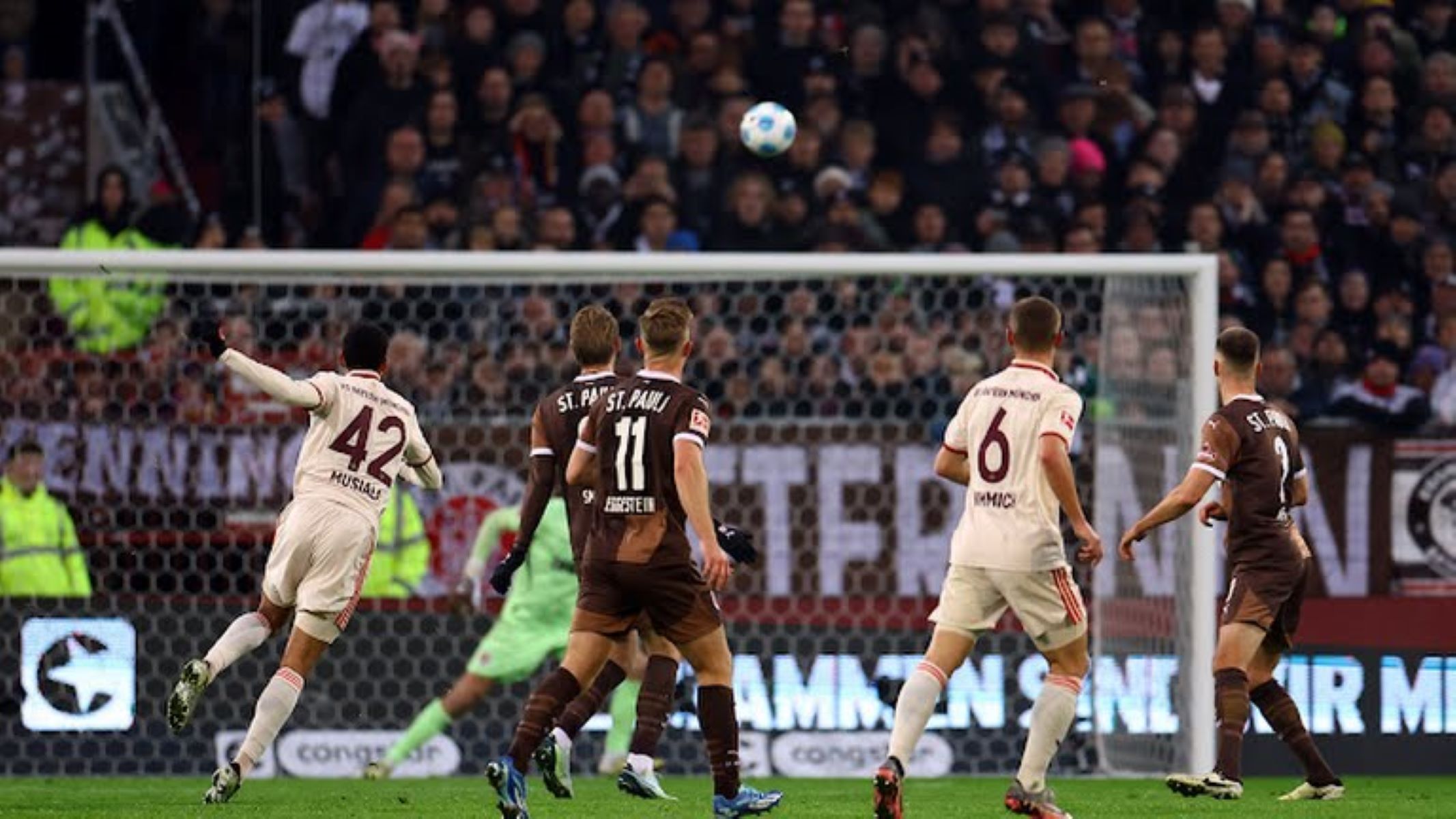 Με μπροστάρη Μουσιάλα η Μπάγερν καλπάζει στη κορυφή (vid)