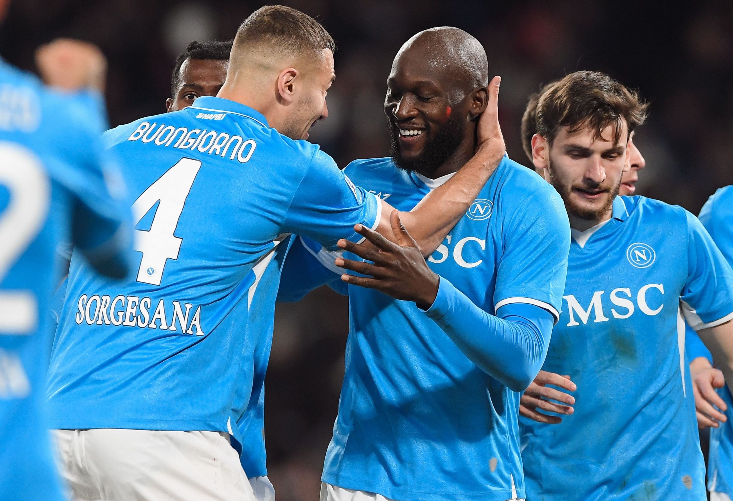 «Κολλημένη» με την κορυφή η Νάπολι! (vid)