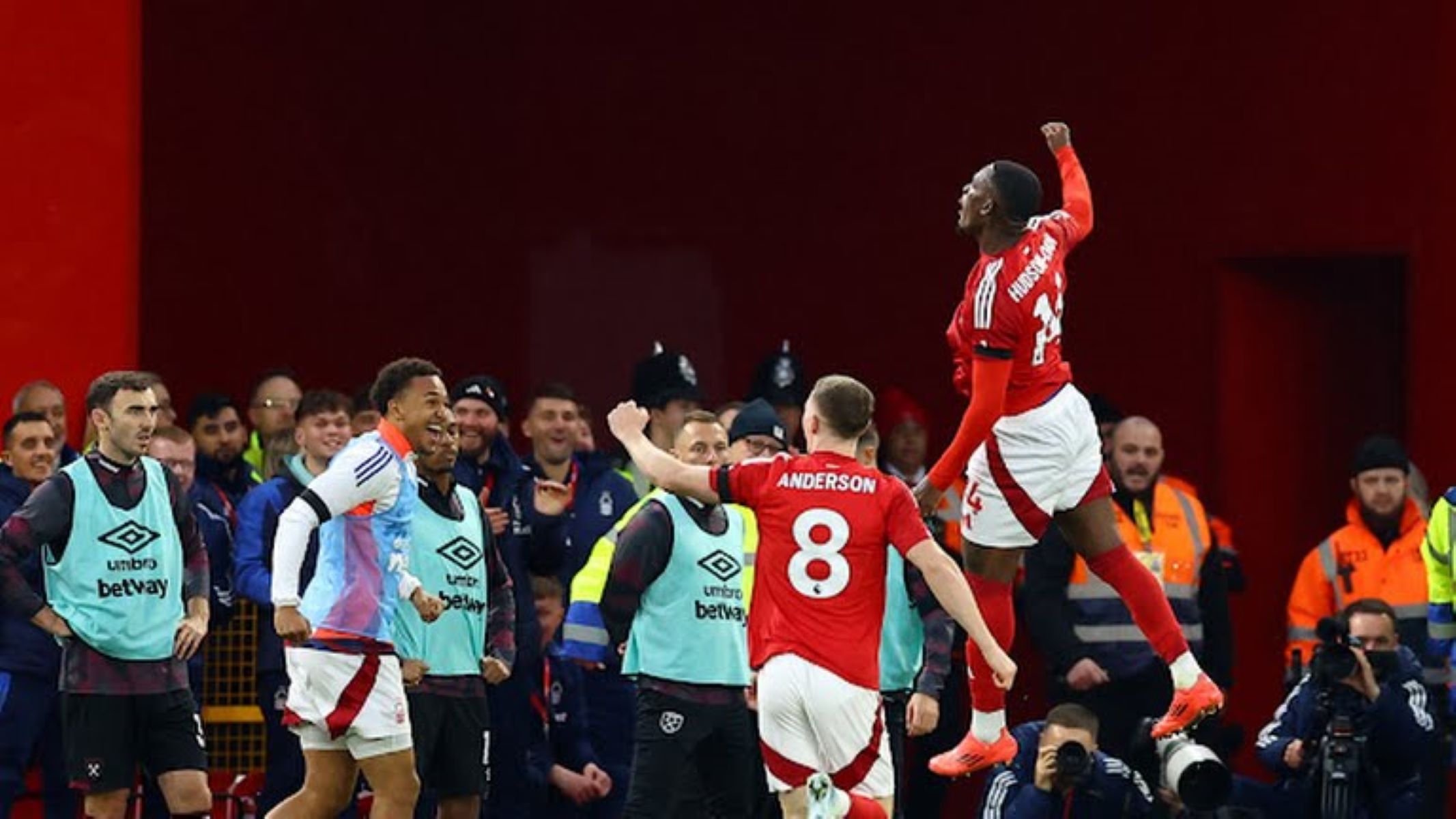 Θα μας τρελάνει η Νότιγχαμ, ανέβηκε στην 3η θέση της Premier League (vid)