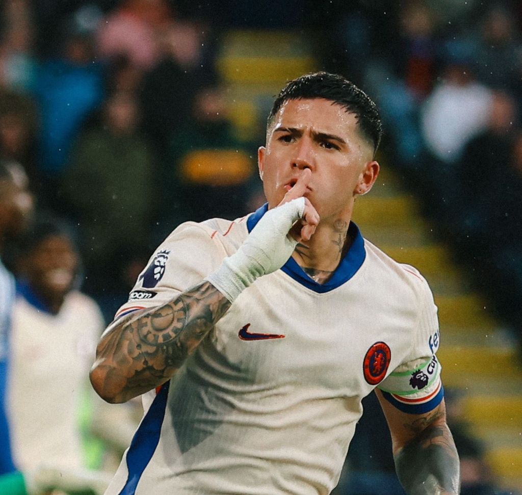 Ο Ένζο τους «γλέντησε» εντός και… εκτός – Μας ξέρανε με τα αγγλικά του (vid)