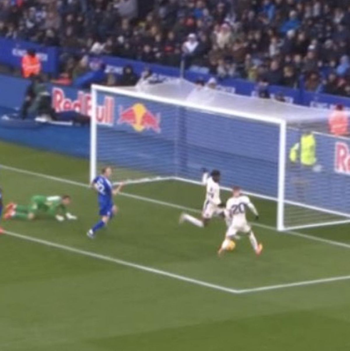 Η γκάφα της χρονιάς από τον Μαντουέκε – Στέρησε το γκολ στον Πάλμερ(vid)