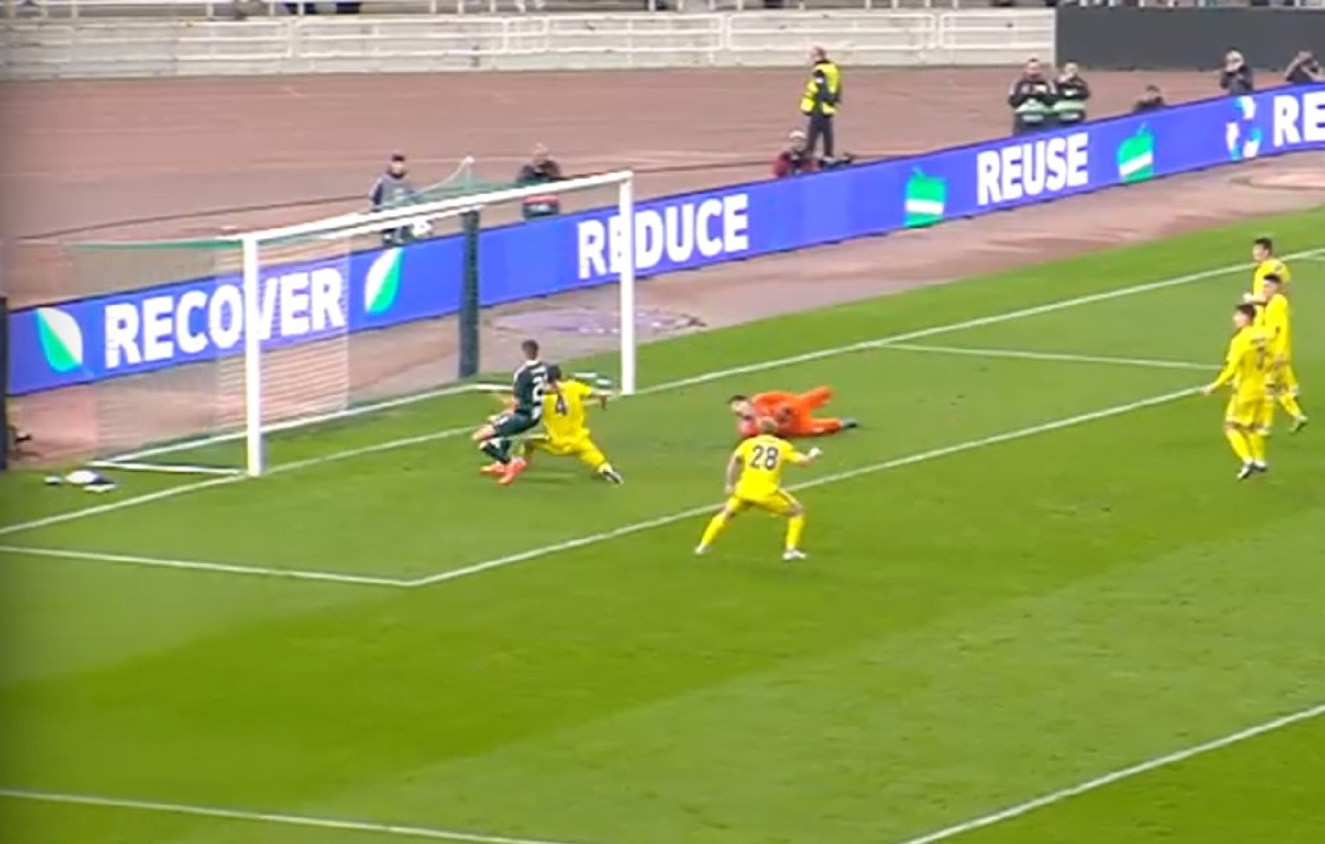 «Ανοίγει» το σκορ ο Παναθηναϊκός με αυτογκόλ του Τοΐβιο! (vid)