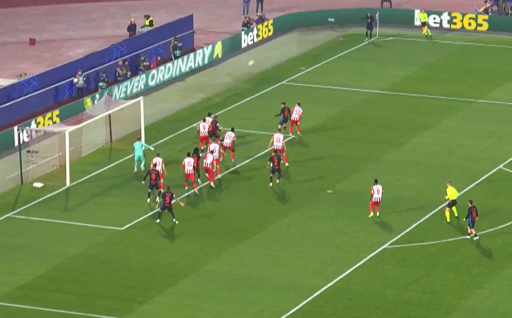 Απίθανος Ραφίνια: Το δοκάρι του στέρησε γκολ με απευθείας κόρνερ (vid)