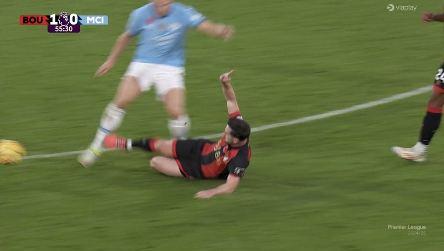 Παίκτης της Μπόρνμουθ παραλίγο να αφήσει… ανάπηρο τον Χάαλαντ με το τάκλιν του! (pic/vid)