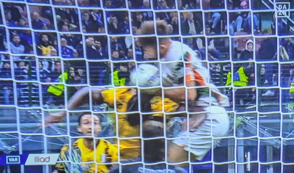 Το ποδόσφαιρο «πέθανε» οριστικά στην Ιταλία, μετά από αυτή τη φάση στο Ίντερ- Βενέτσια! (vid)