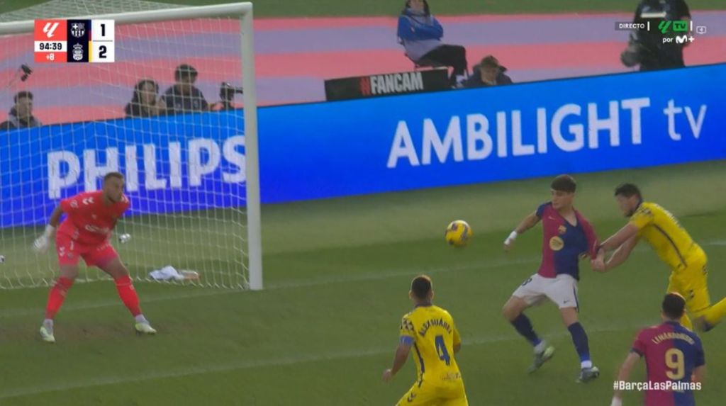 «Βράζουν» στην Μπαρτσελόνα: Διαιτητής και VAR αρνήθηκαν πέναλτι πάνω στον Πάου Βίκτορ (vid)