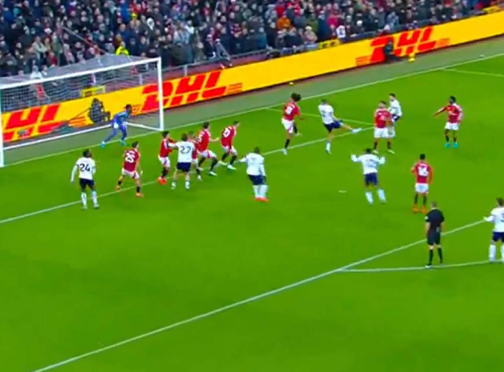 «Κέρασε» γκολ από στημένη φάση η Μπόρνμουθ τη Γιουνάιτεντ (vid)