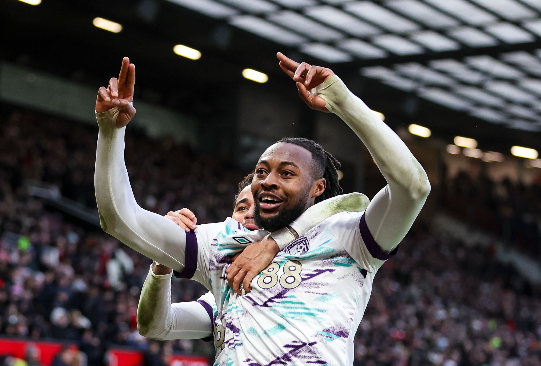 «Τρίμπαλο» της Μπόρνμουθ και… δράμα η Γιουνάιτεντ (vid)