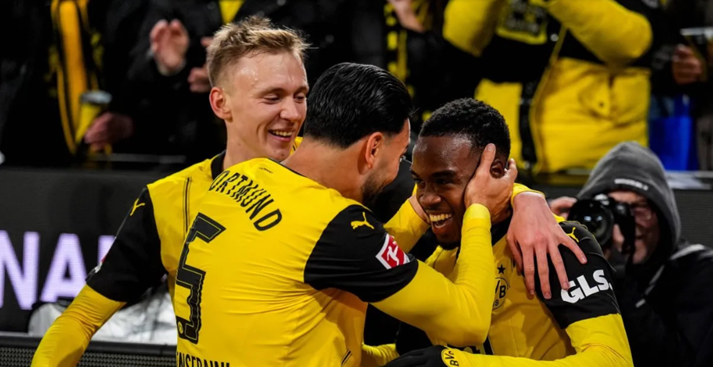 Όλο το «Νησί» στα… πόδια του παικταρά της Ντόρτμουντ