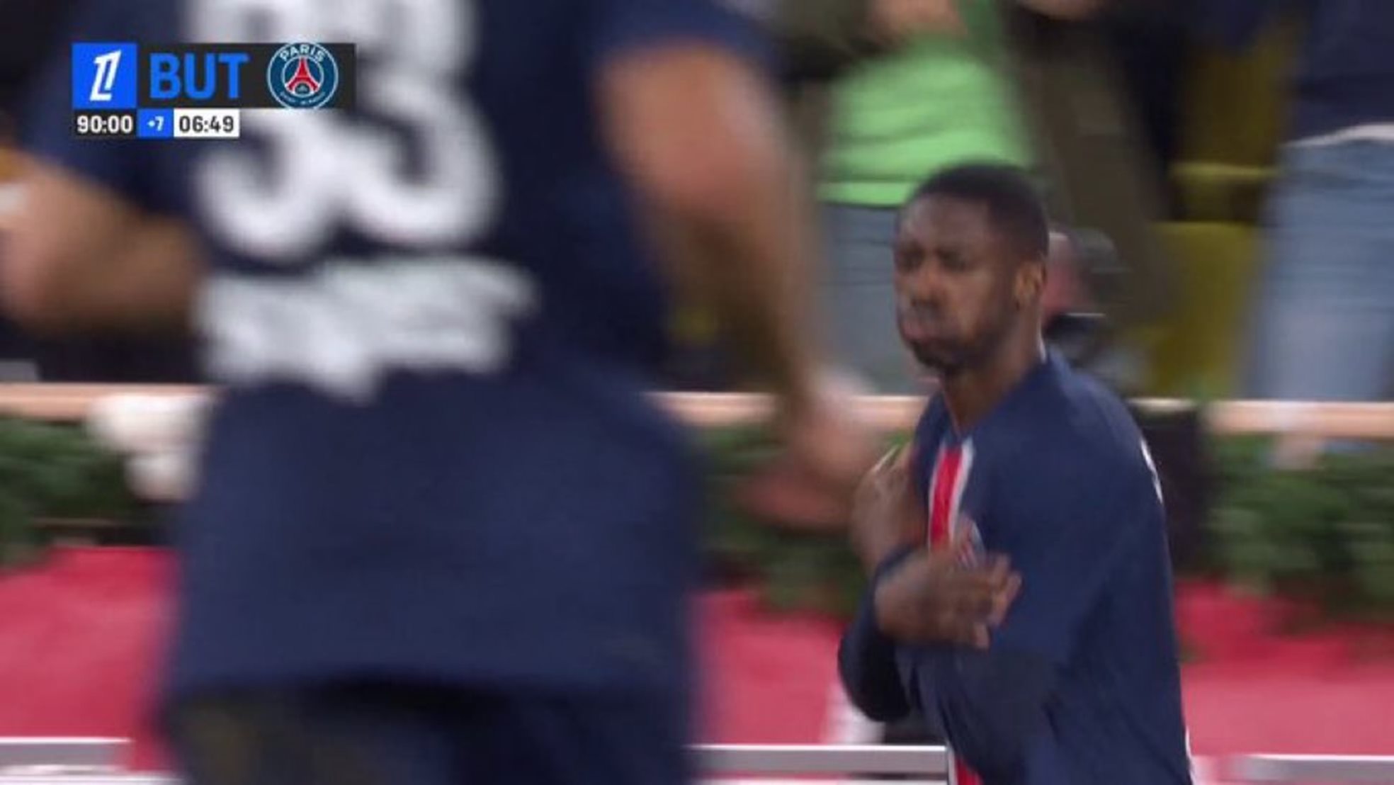 Παρί Σεν Ζερμέν: Ο Ντεμπελέ έγινε μεγάλη… αλήτρα και το έδειξε με το «άρρωστο» τελείωμά του! (vids)