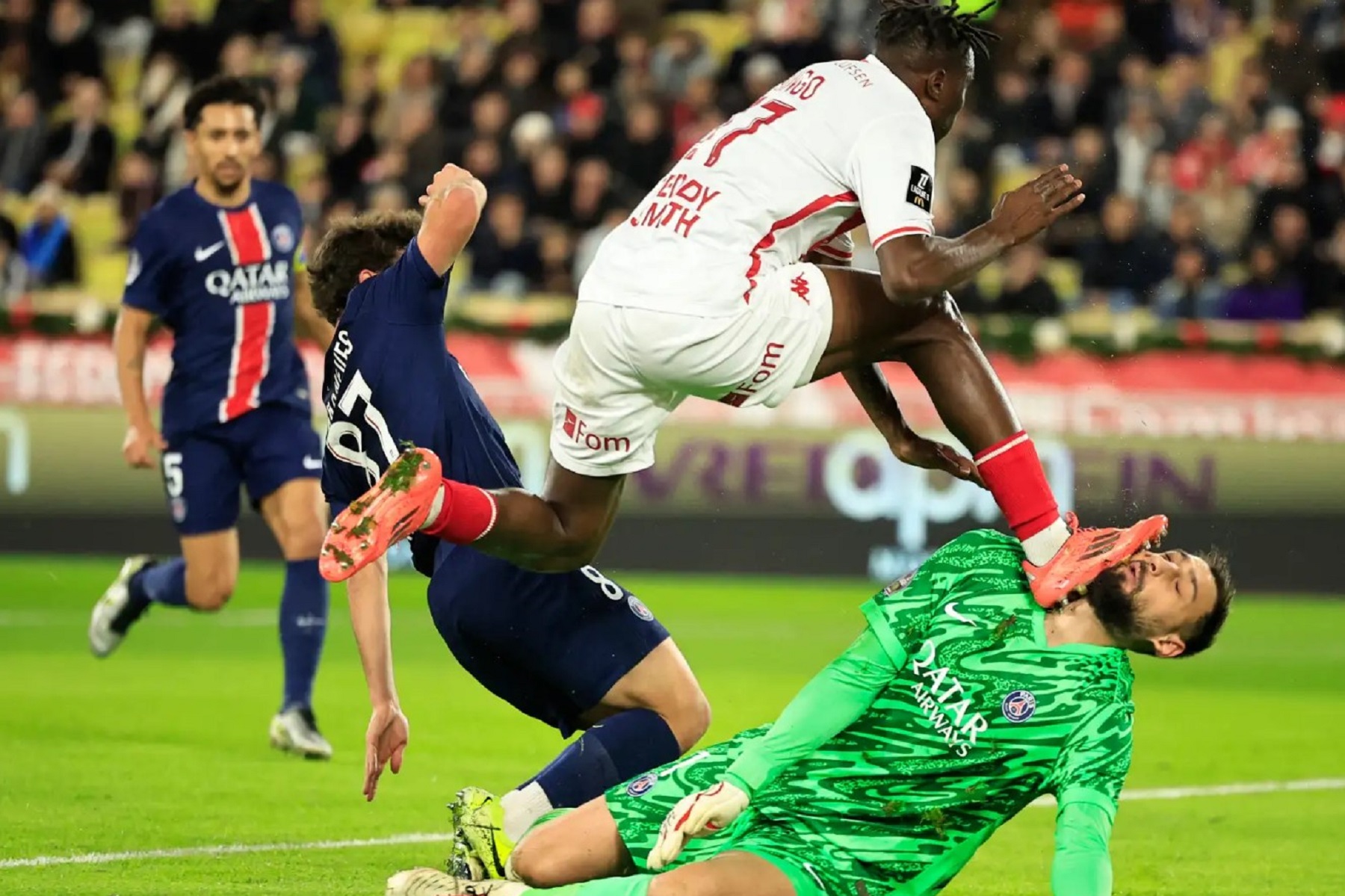 Σοκάρει η εικόνα του Ντοναρούμα μετά την… καρατιά που δέχτηκε! (pic)