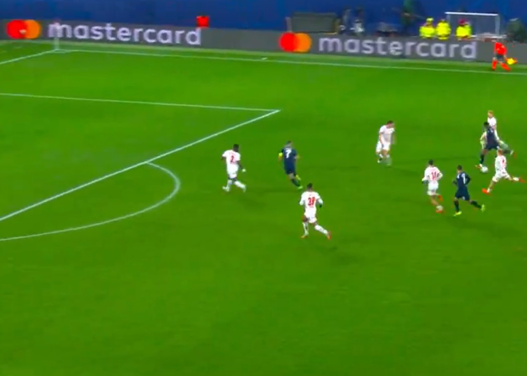 Η νέα μαγική γκολάρα του Ντουράν στο Champions League (vid)