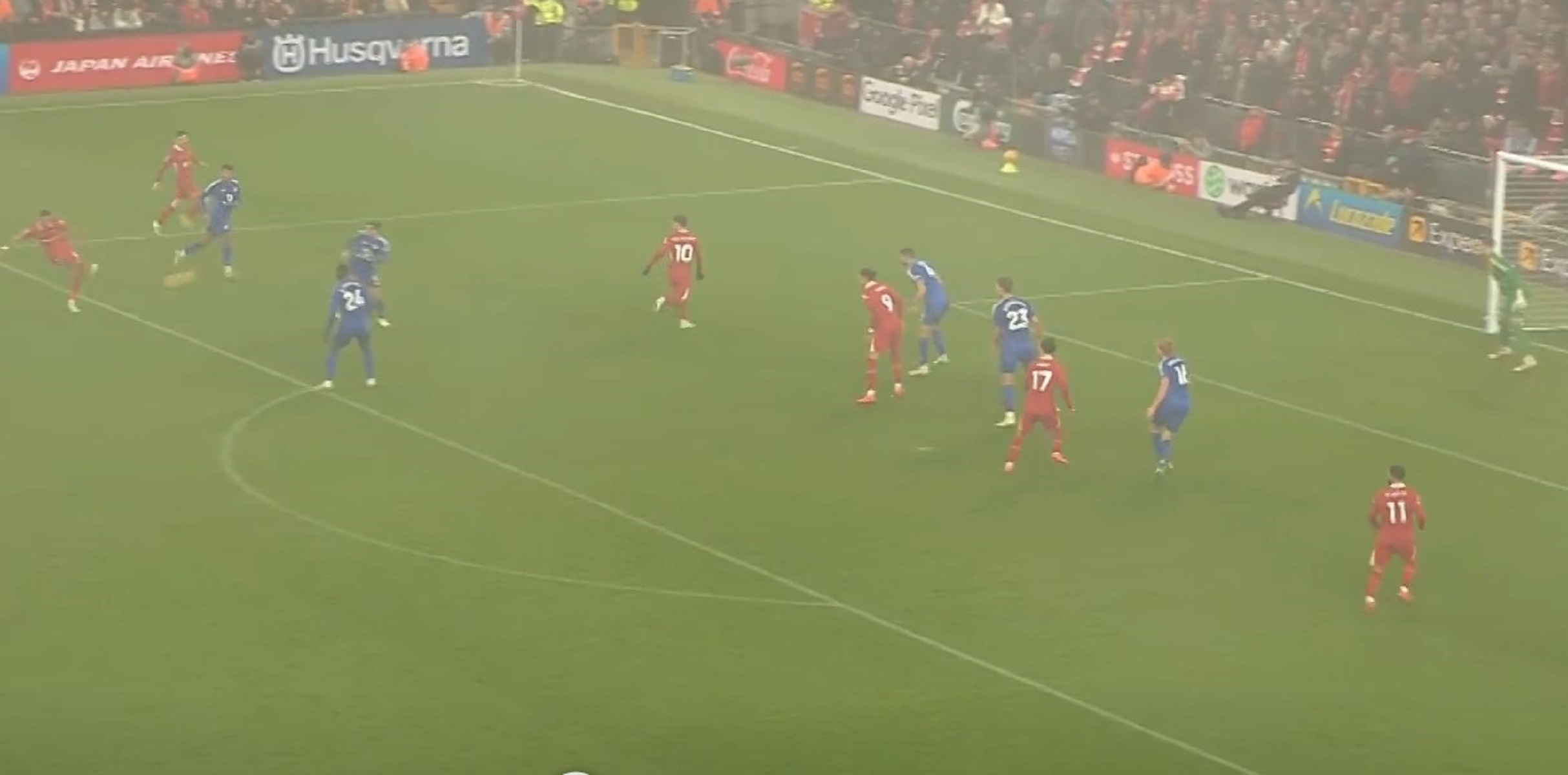 «Τηλεκατευθυνόμενη» γκολάρα του Χάκπο που… ξελασπώνει τη Λίβερπουλ! (vid)