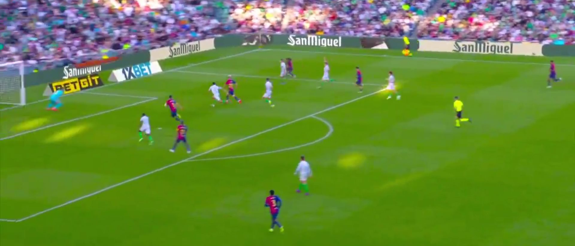 Μαγική Μπαρτσελόνα: «Έκρυψε» την μπάλα και ο Λεβαντόφσκι σκόραρε! (vid)