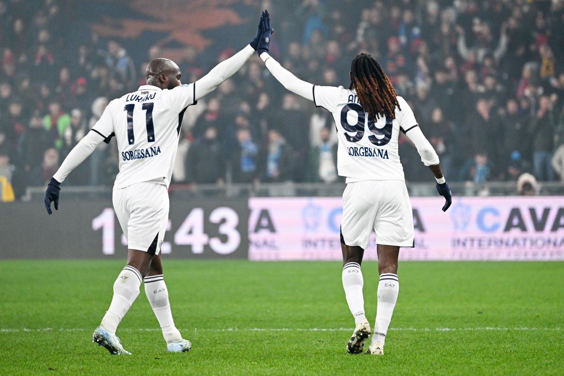 Η Νάπολι «άλωσε» τη Γένοβα και πάτησε κορυφή (vid)