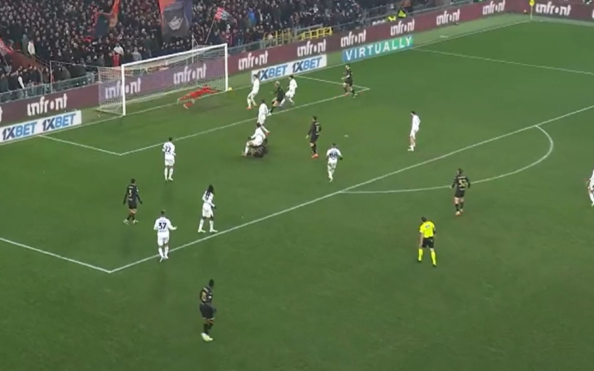 O Μέρετ έσωσε τη Νάπολι στο 90′ από τα… δόντια του Μπαλοτέλι (vid)