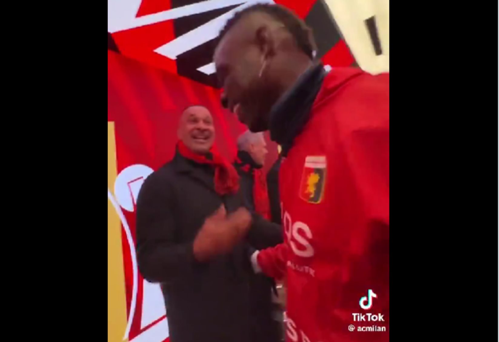 Μπαλοτέλι, αυτό είναι το μεγαλείο σου: Θρύλοι της Μίλαν κάνουν… ουρά για χάρη του! (vid)
