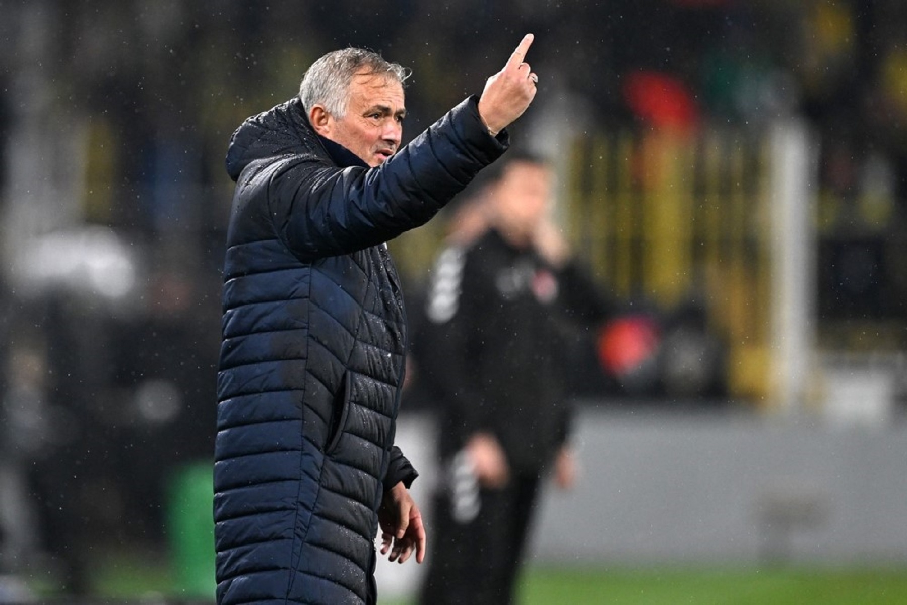 Κλασικός Μουρίνιο: «Έχω δουλέψει σε τόσες χώρες, τέτοια διαιτησία δεν έχω ξαναδεί» (vid)