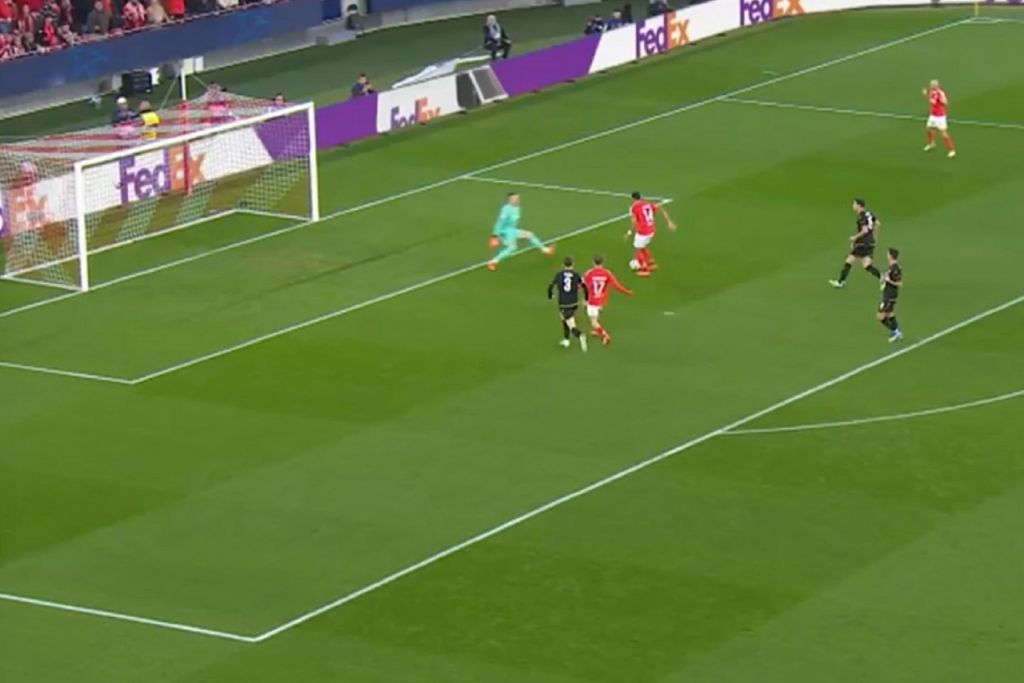 Σκόραρε από τα… αποδυτήρια ο Παυλίδης, τον «πλήγωσε» το VAR! (vid)