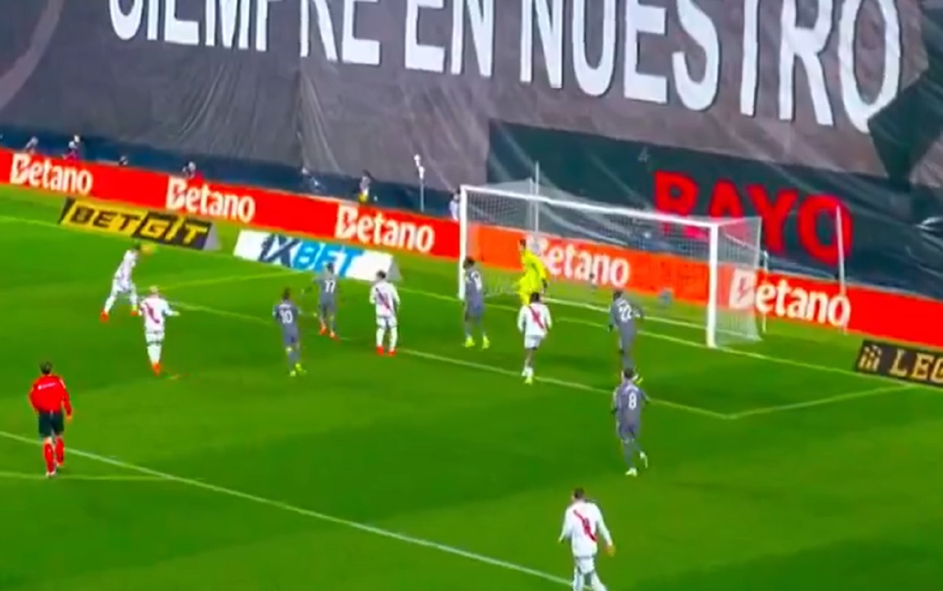 Η Ράγιο αιφνιδιάζει με τον Λόπεζ και βάζει δύσκολα στη Ρεάλ (vid)