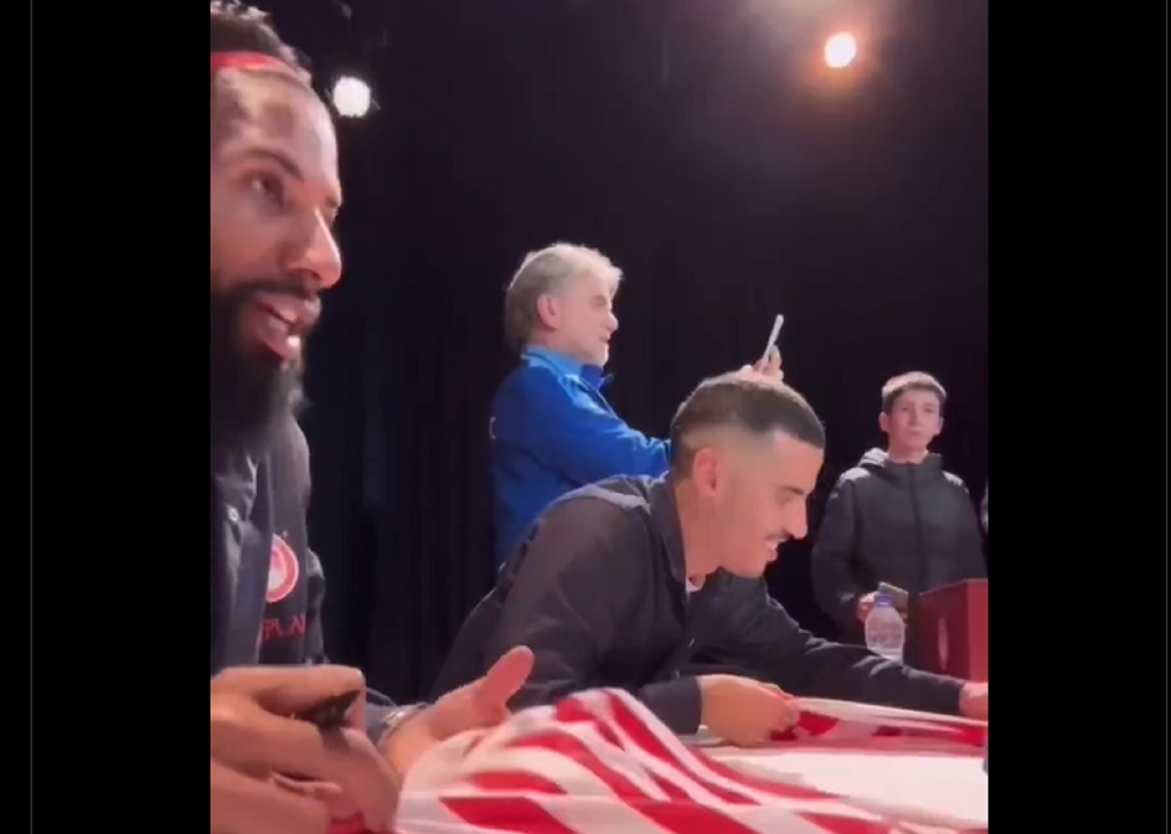 Ατάκα – έπος του Ροντινέι σε φίλο του Ολυμπιακού: «Τράβα φανέλα μαλ@κ@» (vid)